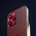 Jangan Buru-Buru Beli iPhone 18 Pro: Mengapa Lompatan Besar Apple Justru Ada di Tahun 2027